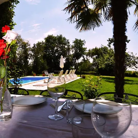 Mit Privatpool Fuer 6 Personen Ca, 165 M Sup2 In Kosinozici, Istrien Und Umgebung Holiday home Porec